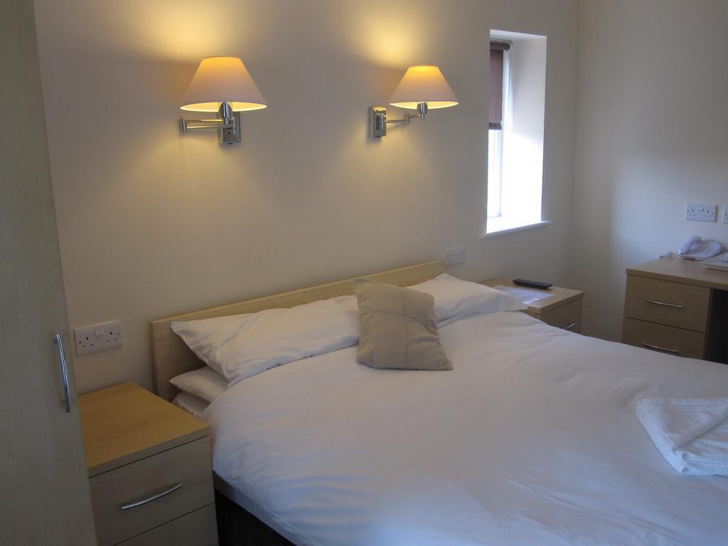 Clifton Lodge Hotel ไฮวิคัมบ์ ภายนอก รูปภาพ